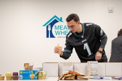 November 21, 2023: Sen. Miller Packing Food Boxes at Meals on Wheels of the Greater Lehigh Valley.